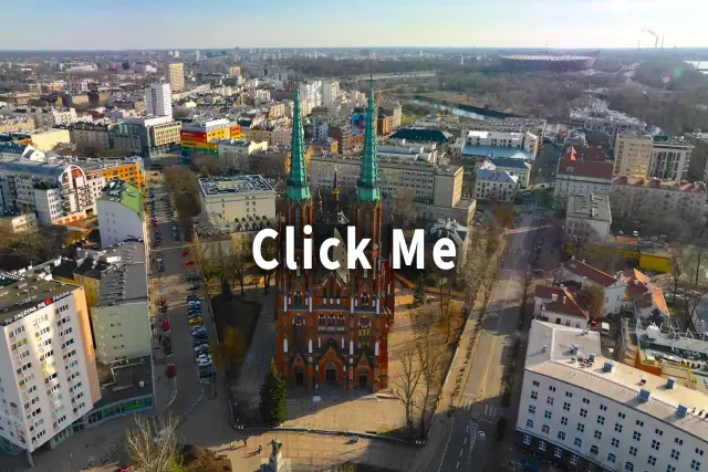 Nowoczesny hotel sfotografowany o zmierzchu